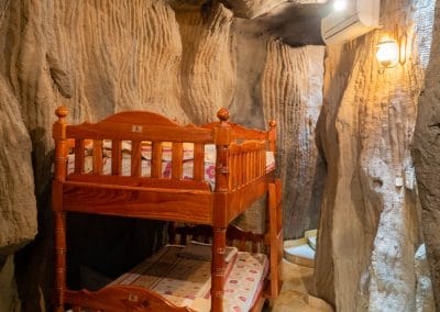 Chambre Grotte 4 personnes hôtel Baan Mama Eléphant