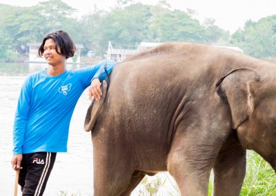 Win et Chumphon Baan Mama Elephant Kanchanaburi Thailande